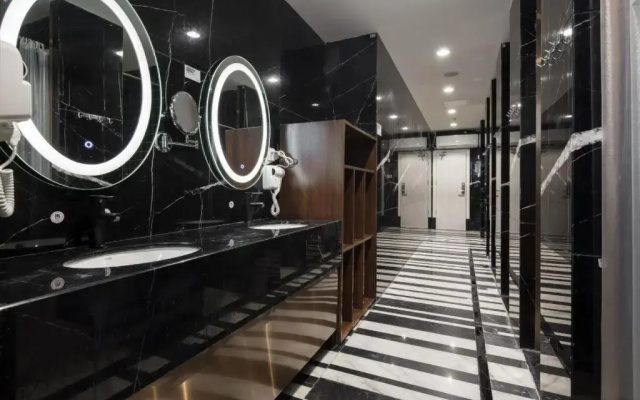 Shenzhen Futian Huaqiang South Feiyuan Hotel