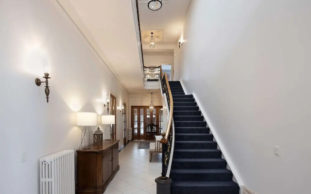 Oscars Waterfront Boutique