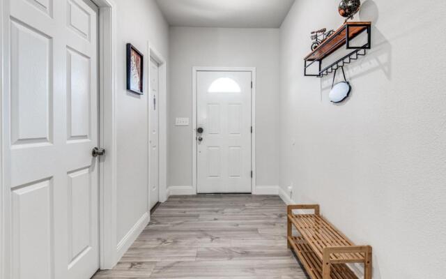 LakeDallasPoolHouse GREAT memories, near LAKE!