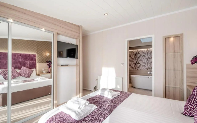 Nunland Hillside Lodges