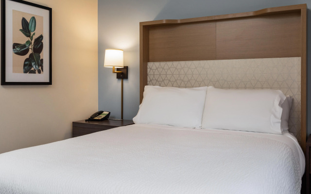 Holiday Inn Victoria Elk Lake by IHG