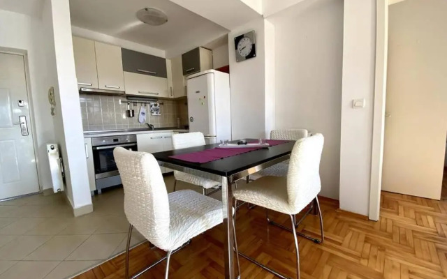 Matea's Appartment 0.8km to center private parking