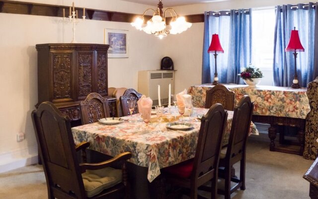 Jordan Village Guest Manor B&B & Niagara Weddings by Sheldon & Judy