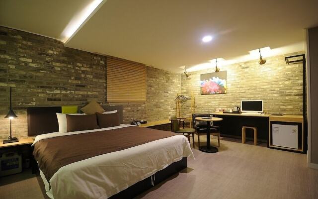 Hotel 385