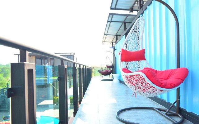 Blue Container Pool Villa