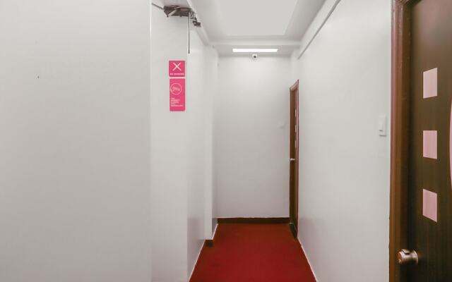 OYO 11551 Hotel Pioneer 2