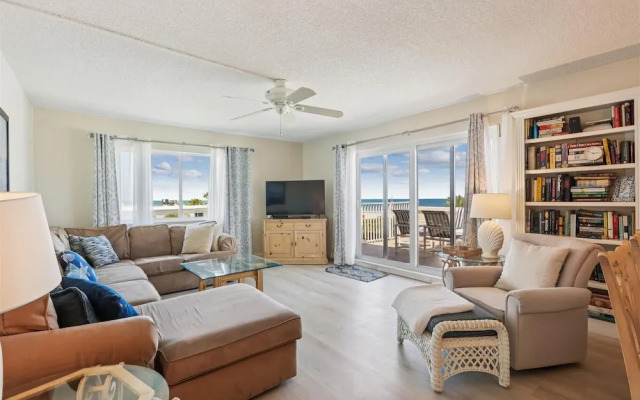 Oceanfront 3BR Condo: Gated, Breathtaking View