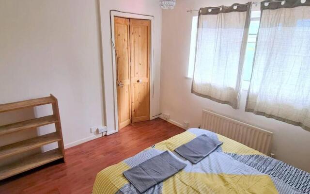 4-bed House in South London