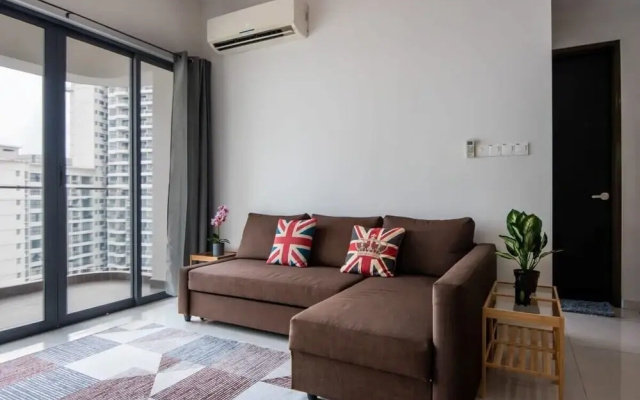 A Stylish 2BR Suite, Water Views, Free Parking