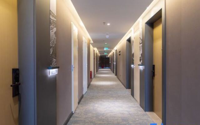 Yibin High-speed Railway West Station Atour Hotel