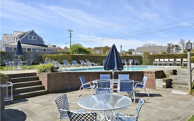 221 Shore Road - Nine Bedroom House