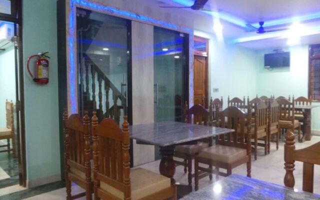 OYO 14779 Meera Motels & Residency