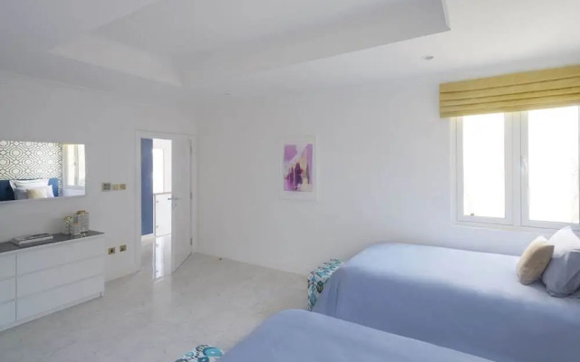 The Palm Jumeirah Villas - Frond E