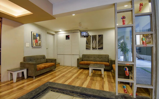 Fabhotel Royce Studio Apartments