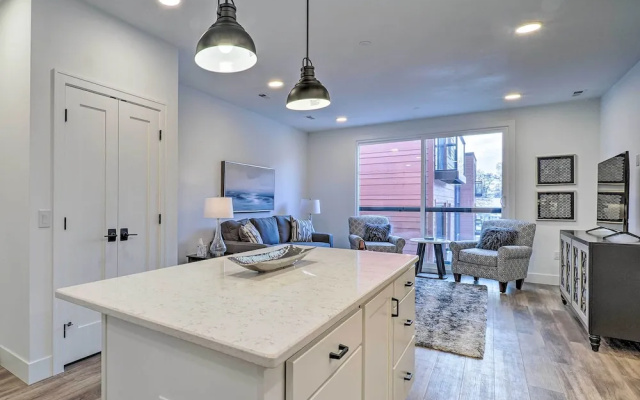 Downtown Traverse City Condo: 32 Mi to Ski Slopes!