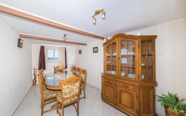 Nice Home in Kastel Kambelovac With Wifi and 4 Bedrooms