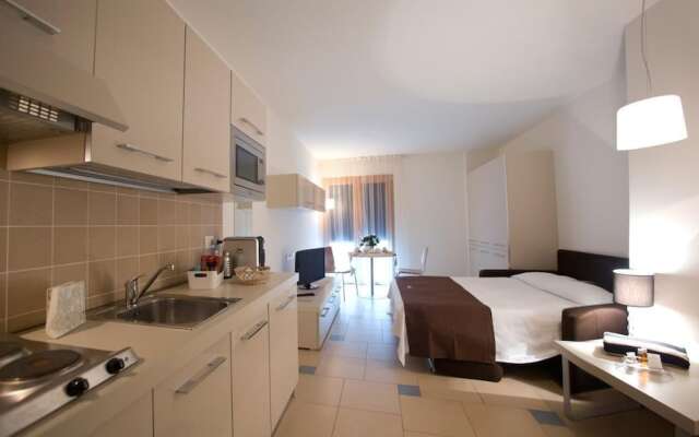 Aparthotel Lacroma