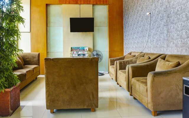 OYO Flagship 91245 Rika Hotel Makassar