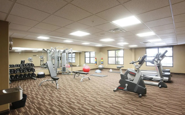 Pomeroy Inn & Suites at Olds