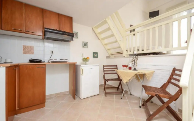 Sophi's Studios & Apartments