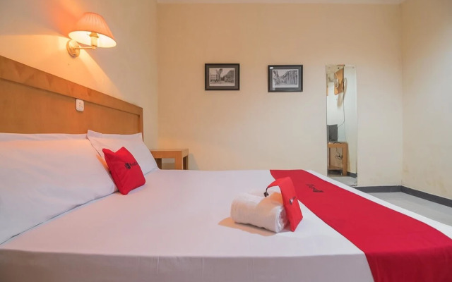 RedDoorz Plus @ Jl KH Wahid Hasyim Medan