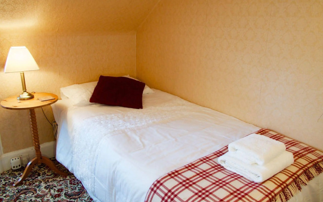 Crown Hotel Guesthouse