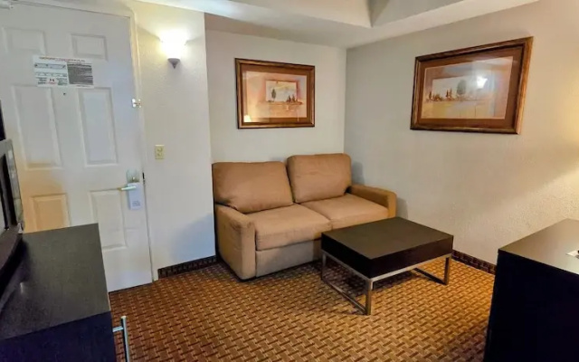 Grand Plaza Hotel & Conference Center