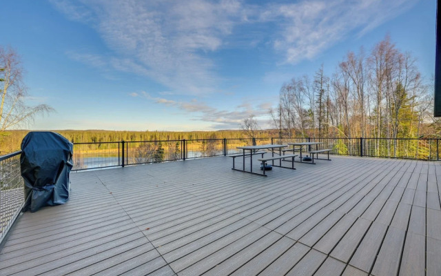 On-site Kenai River Fishing: Soldotna Apartment!