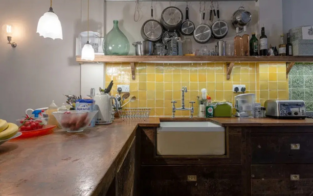 3 Bedroom House With Garden in London Fields