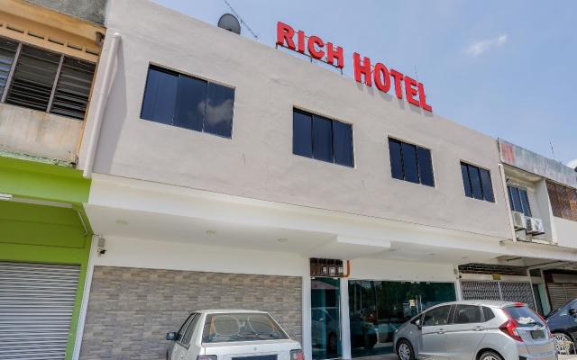 Super OYO 89495 Rich Hotel – Exterior – Ayer Hitam
