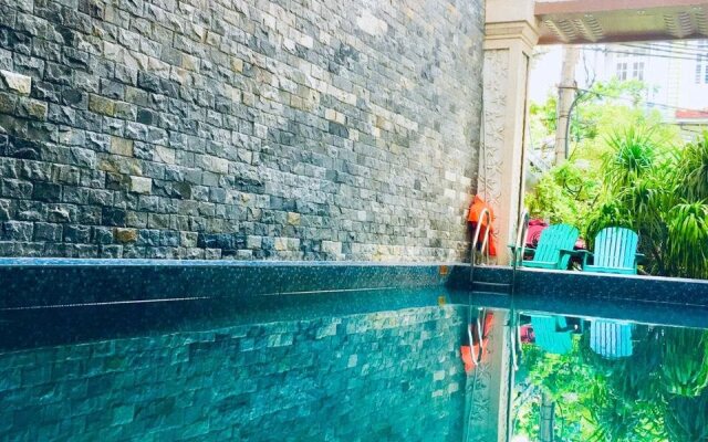 Palazzo Luxury Hotel