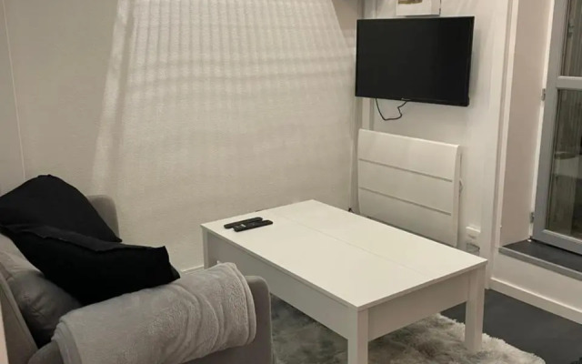 Studio rénové, terrasse privative, 300m du Capitole