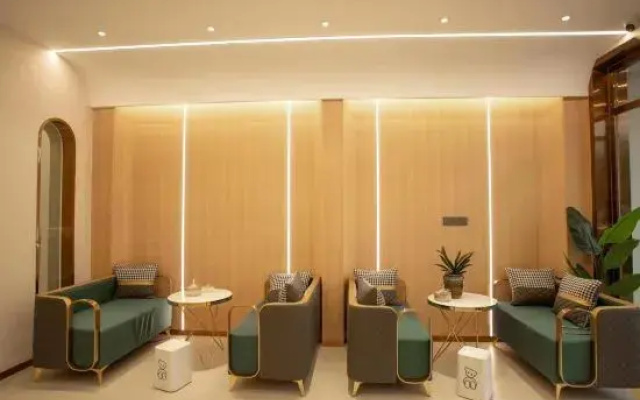 Gangsha Hotel (Wuhan Caidian Economic Development Zone Zhashan Square Branch)