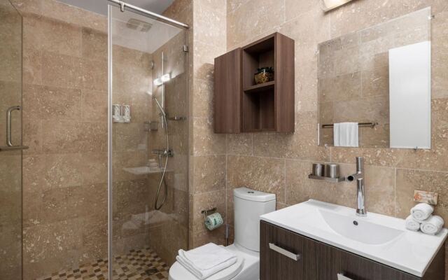 Ground Level Condo 2BR 2BA w Pool Access Gym