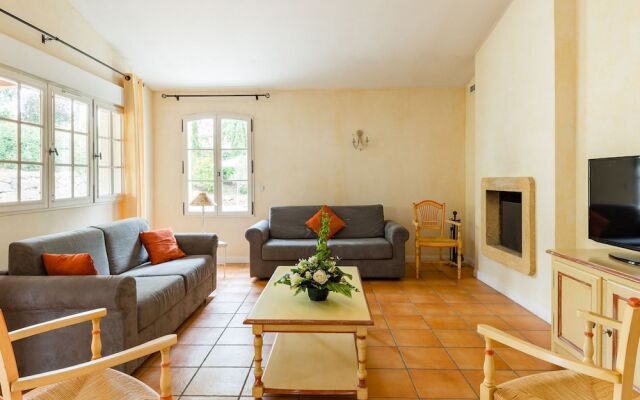 Nice Villa With Dishwasher and Whirlpool, Golfcourse at 1 km