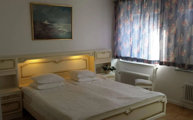 Hotel Bishops Arms Mora