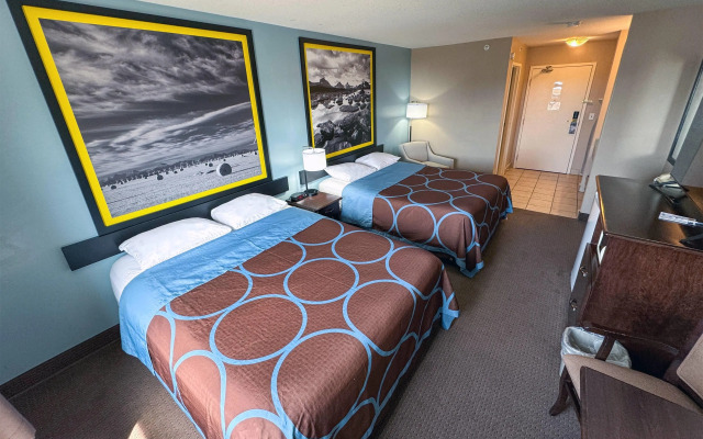 Super 8 by Wyndham Edmonton South