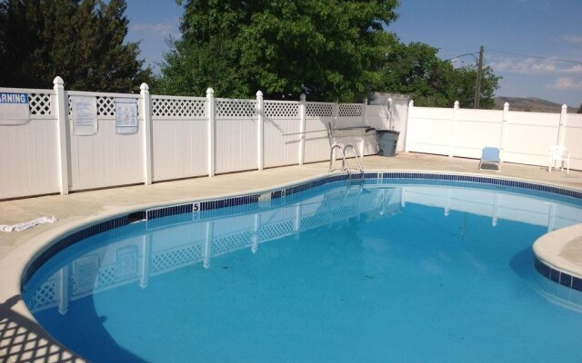 Grand Canyon Caverns Inn