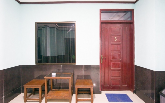RedDoorz near Mikie Holiday Funland Berastagi – Guest Rooms – Berastagi