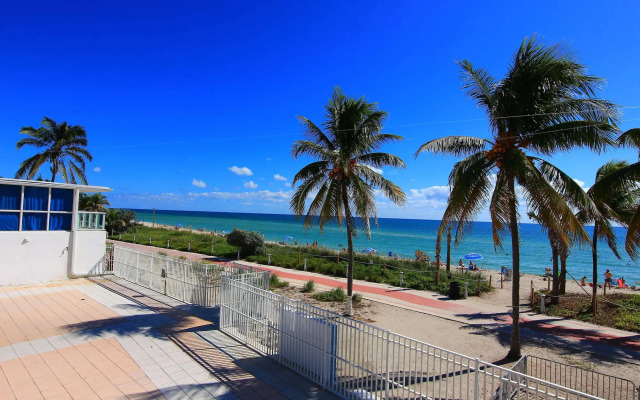 Castle Beach Suites by MiaRentals