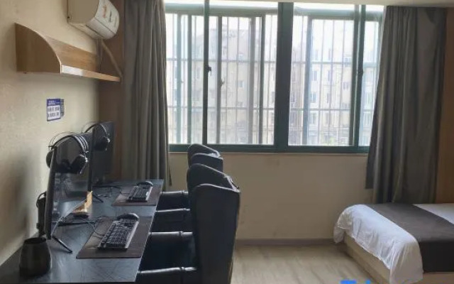 Hefei Chaoshen E-sports Hotel (Anhui Great Market Hefei Railway Station)