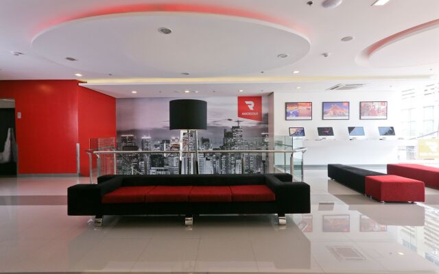 Red Planet Makati Amorsolo