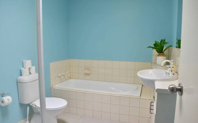 3 Bedroom Getaway in Trendy Thornbury