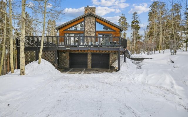 Wildwood Peaks 4 Bedroom Home by RedAwning