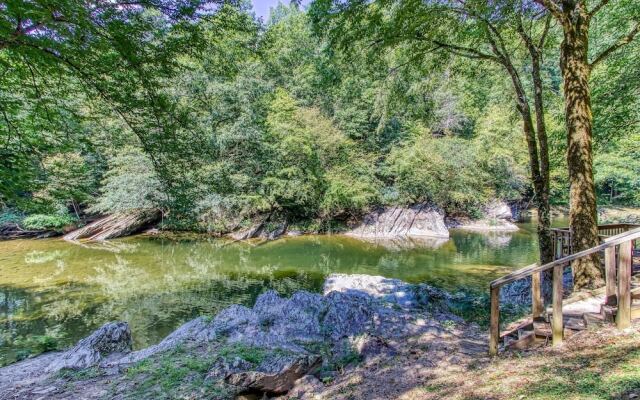 Valhalla - Private Rustic Getaway 2 Bedroom Cabin by RedAwning