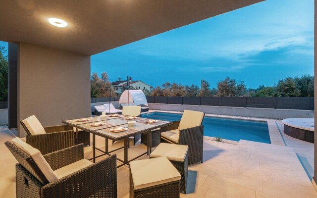 Awesome Home in Fazana With Wifi and 5 Bedrooms