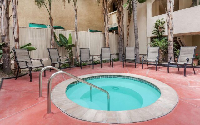 Holiday Inn Express Anaheim West by IHG