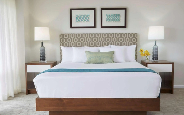 Отель Ilikai Hotel & Luxury Suites