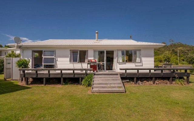 Silver Sands - Cooks Beach Holiday Home