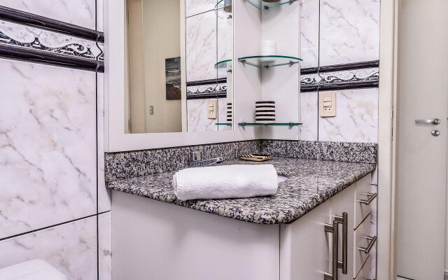 Apto c/churrasq a 10min da praia de Jurerê RFL203